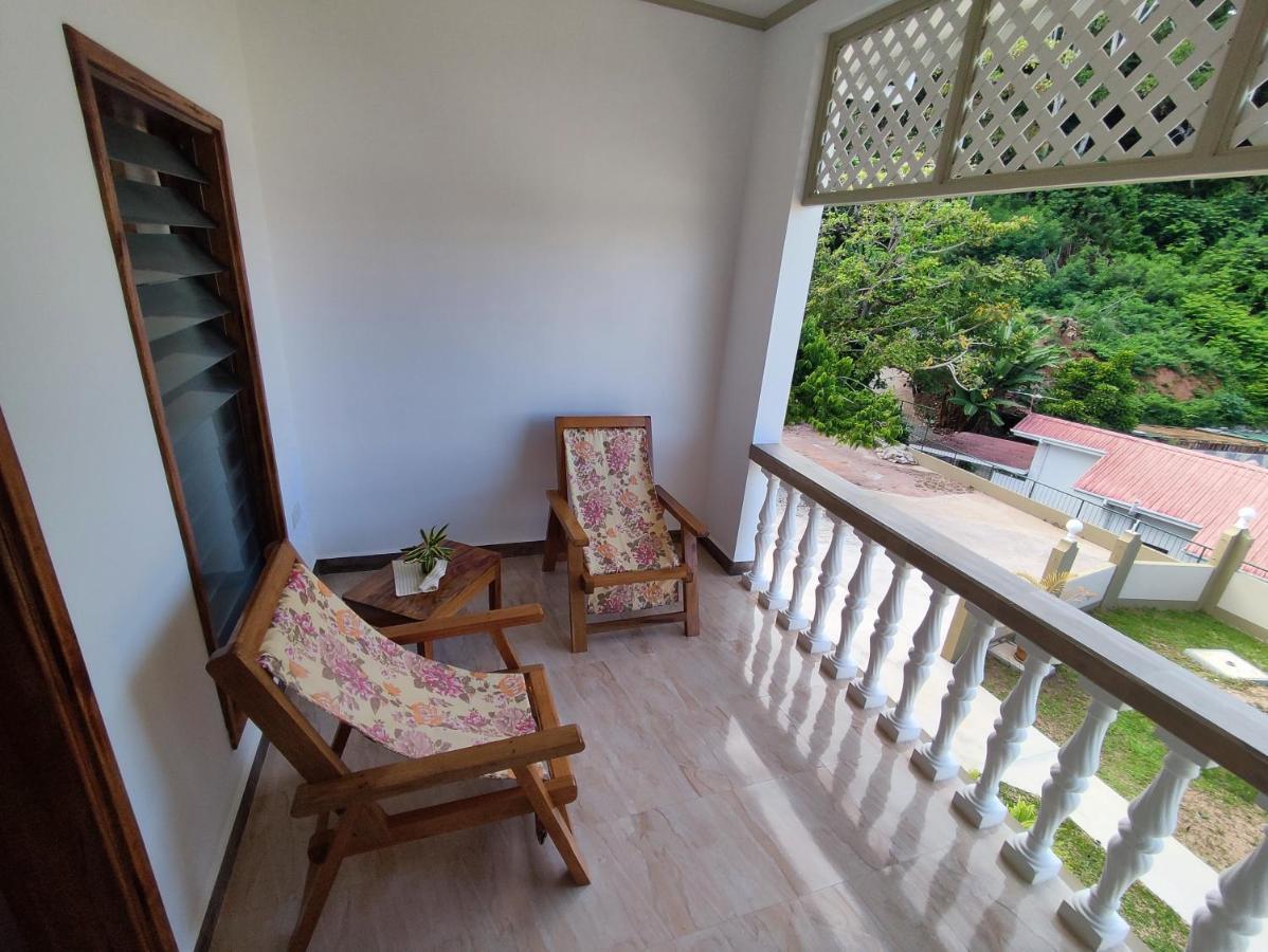 La Residence D'Almee Guesthouse Baie Sainte Anne Екстериор снимка