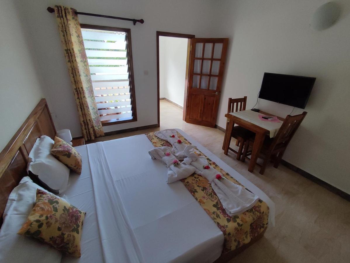 La Residence D'Almee Guesthouse Baie Sainte Anne Екстериор снимка