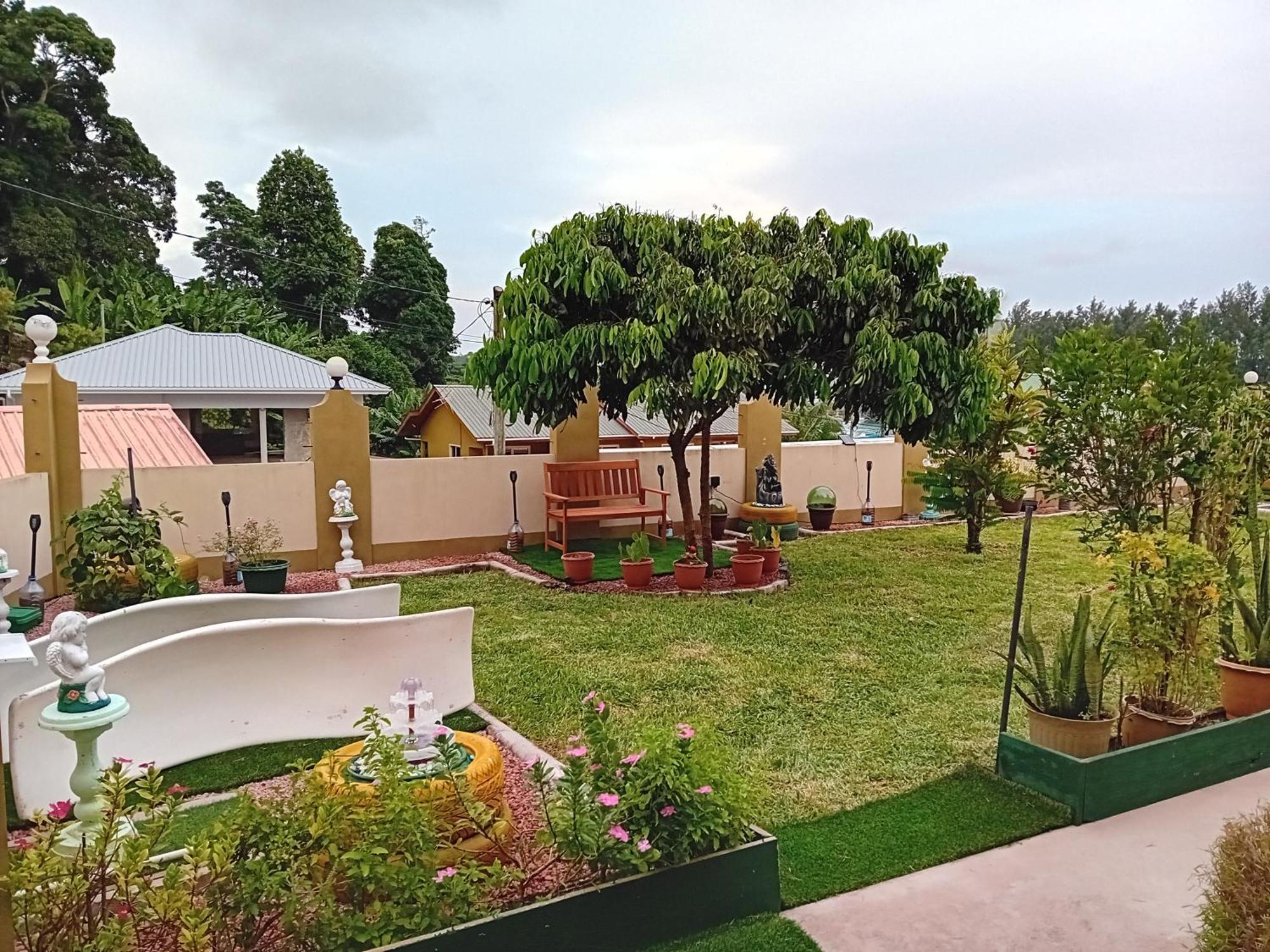 La Residence D'Almee Guesthouse Baie Sainte Anne Екстериор снимка